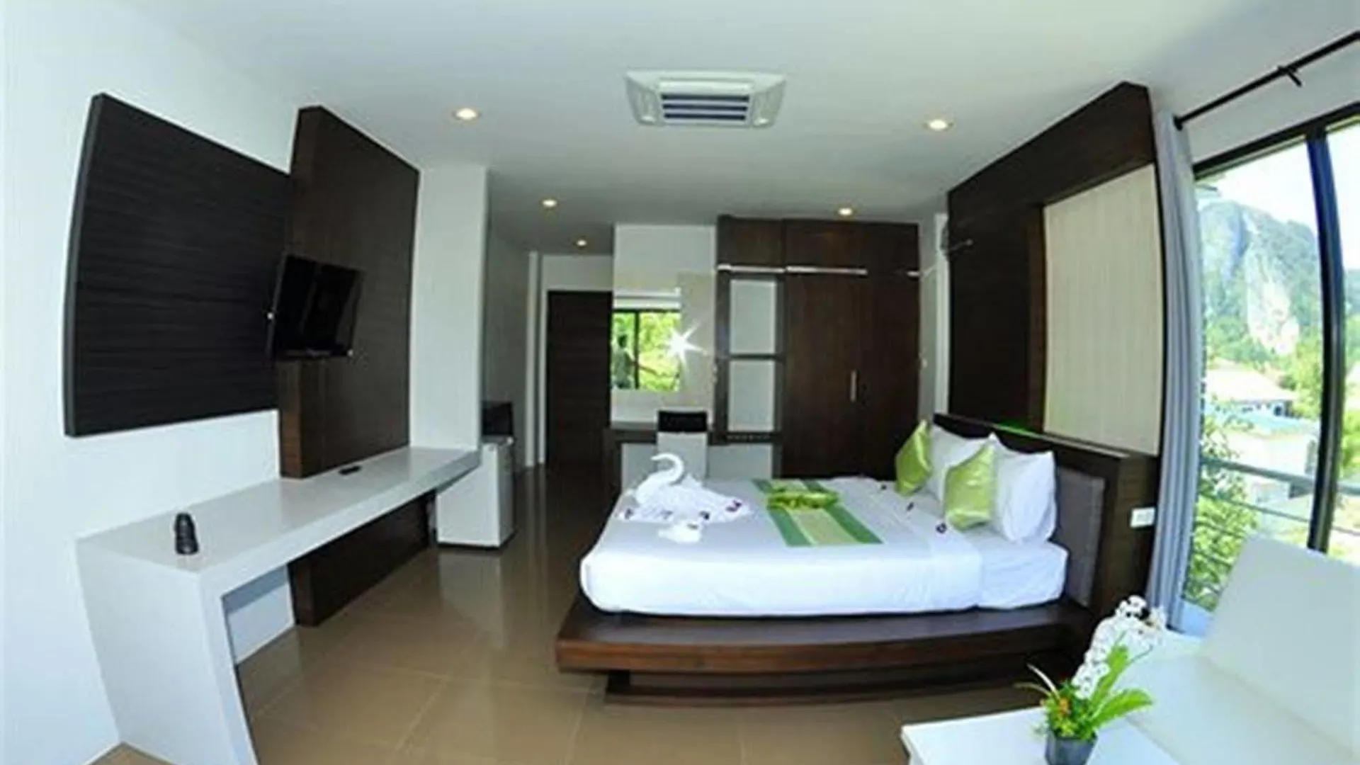 Ton Sai Tropical Phi Phi Island Hotel